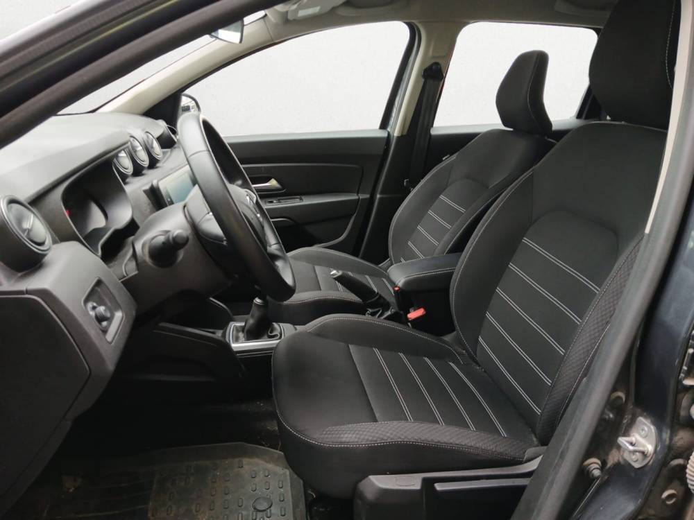 photo-1763731457197-9